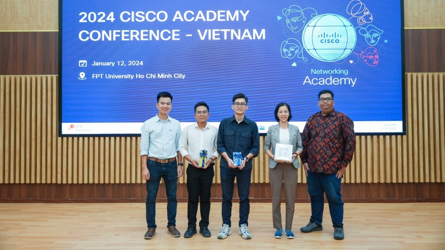 Cisco trao tặng giải thưởng Premier+ Partner cho BKACAD