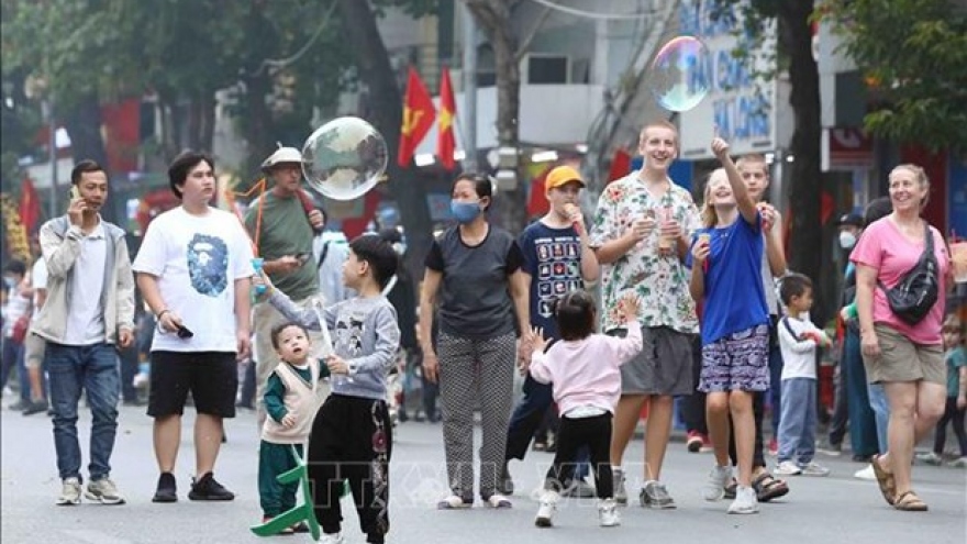 Around 402,000 tourists visit Hanoi on New Year holiday