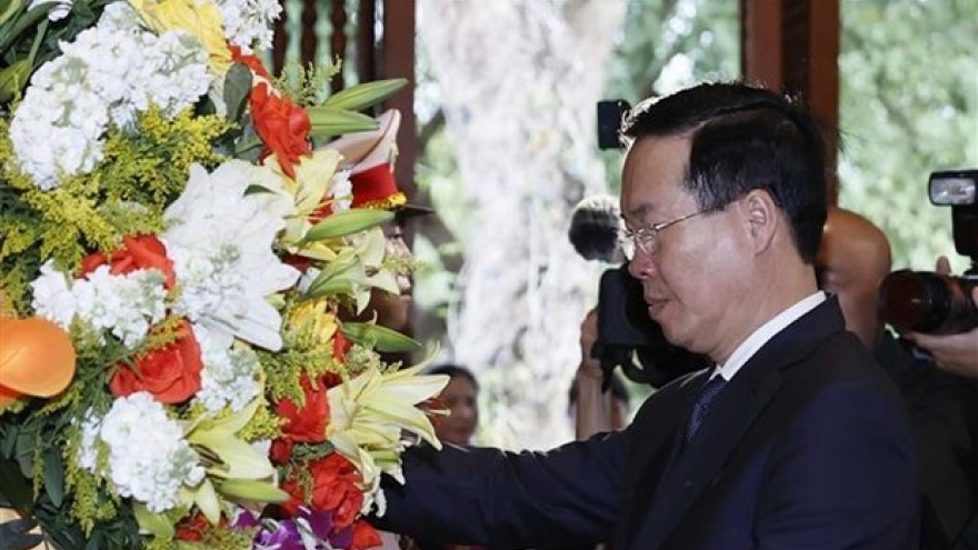 State leader pays homage to President Ho Chi Minh in Nghe An