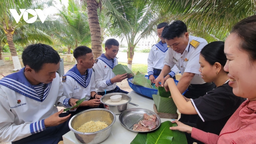 A cozy Tet for soldiers garrisoned on Song Tu Tay Island