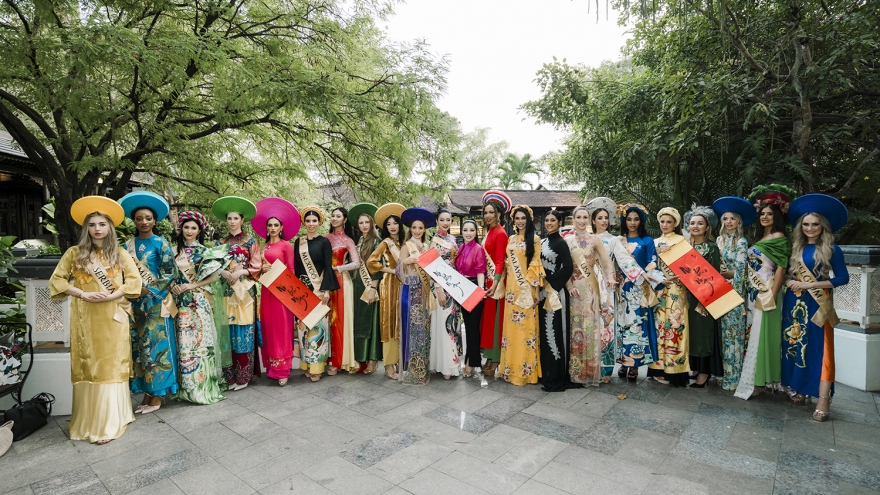 Dàn người đẹp Miss Global 2023 khoe dáng với áo dài