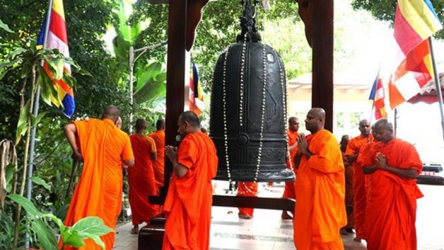 Vietnam – Malaysia Business Association donates bronze bell pagoda in Malaysia