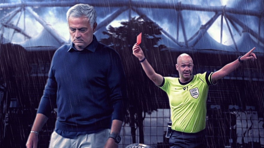 Biếm họa 24h: Jose Mourinho ngậm ngùi "nhận thẻ đỏ" rời AS Roma