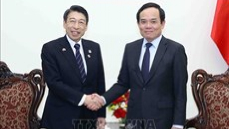 Deputy PM hosts Governor of Fukuoka