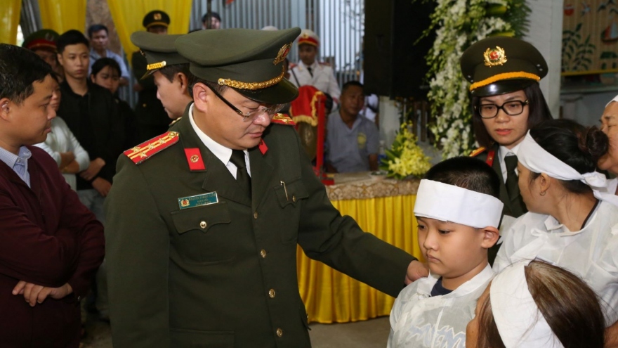 Truy tặng bằng khen cho Trung tá Trần Duy Hùng hy sinh khi làm nhiệm vụ