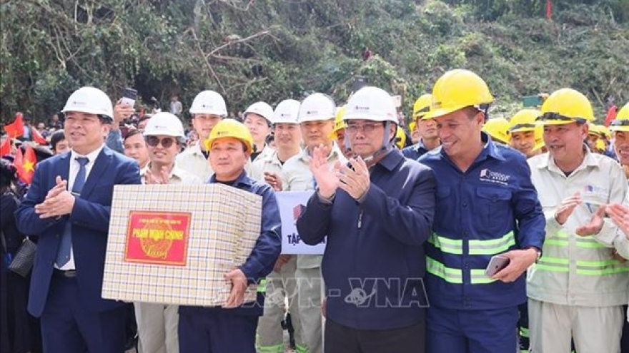 PM attends ground-breaking of Lang Son - Cao Bang expressway