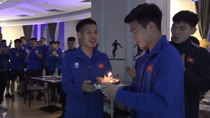 Phan Tuấn Tài đón sinh nhật đáng nhớ cùng ĐT Việt Nam