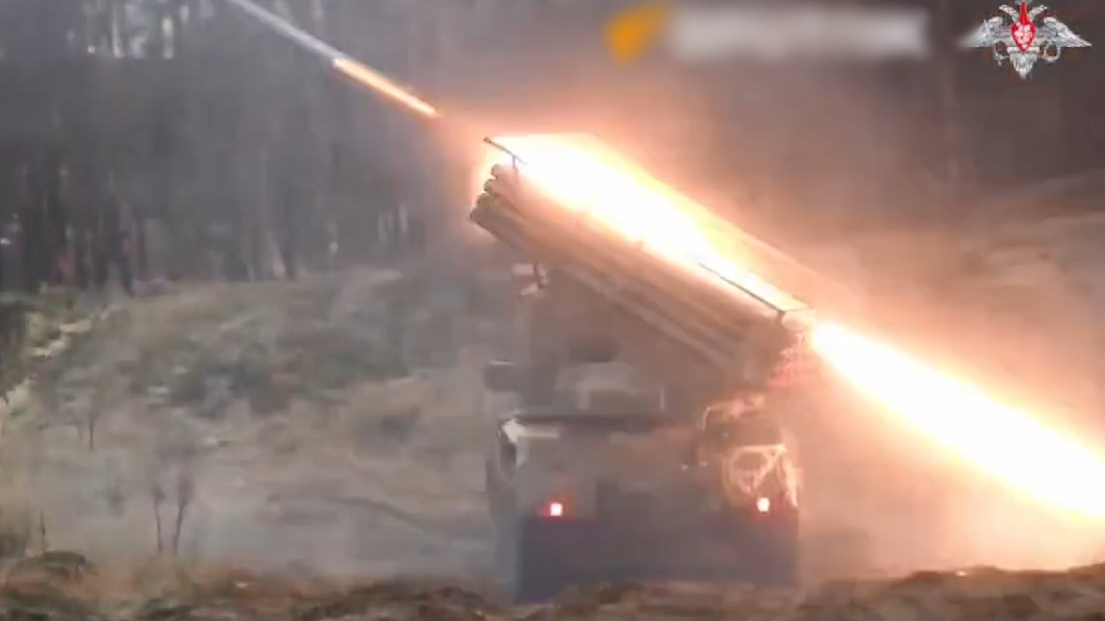 Pháo giàn Grad của Nga giội mưa rocket xuống các mục tiêu Ukraine