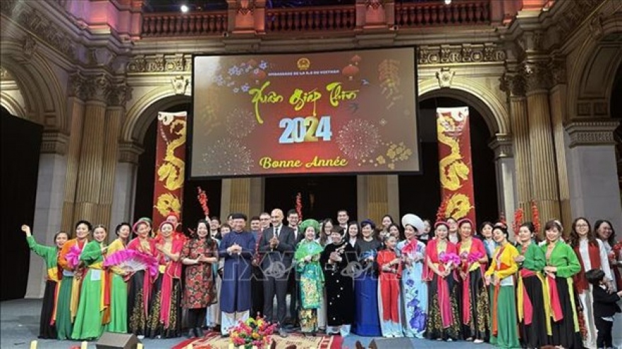 Tet celebrations held for Vietnamese in France, Germany