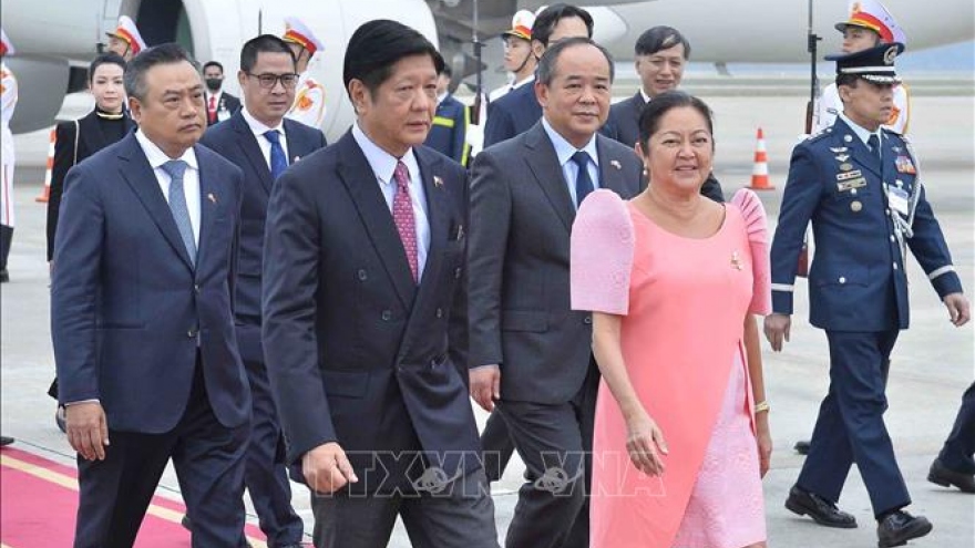 Tổng thống Philippines đến Hà Nội, bắt đầu thăm cấp Nhà nước tới Việt Nam