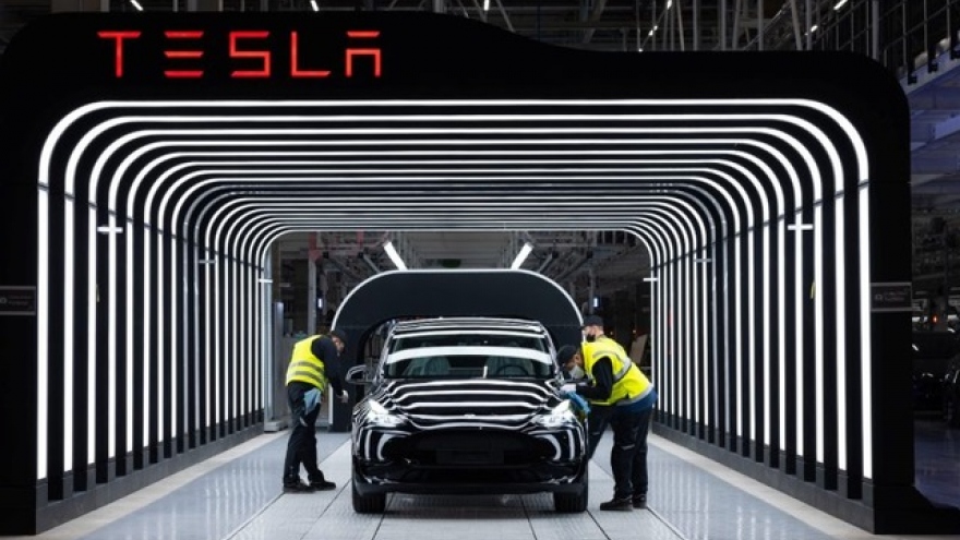 Tesla ngừng sản xuất ô tô trong hai tuần tại Đức do sự gián đoạn ở Biển Đỏ