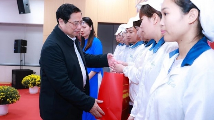 PM directs measures to improve citizens' lives during Tet holiday