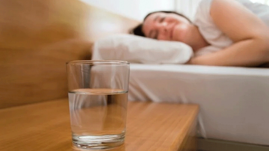 Uống nước trước khi ngủ có ngừa đột quỵ?