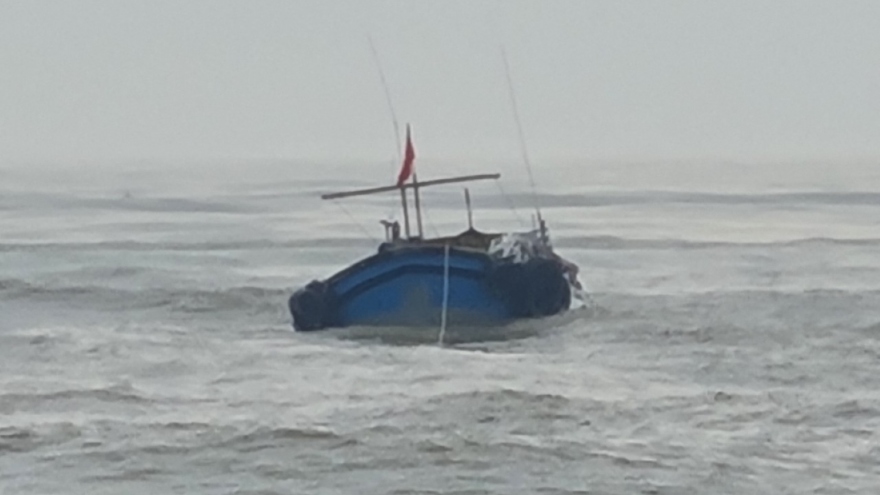 Vụ 2 tàu ngư dân gặp nạn trên biển: Tìm thấy thi thể một thuyền viên