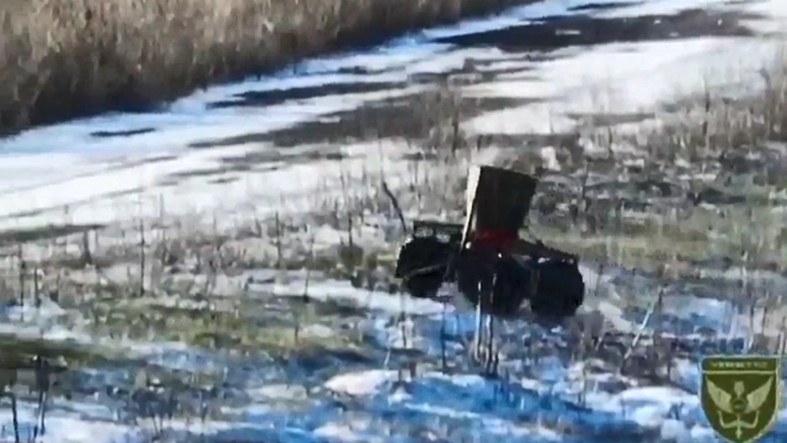Xe robot nghi của Ukraine phát nổ phá hủy cầu đường bộ