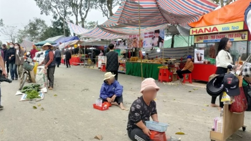 Thanh Hóa xử lý tình trạng ăn xin, ăn mày đeo bám, chèo kéo khách tại nơi thờ tự