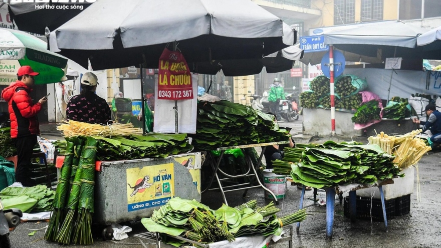 Chợ lá dong lâu đời nhất Hà Nội nhộn nhịp ngày giáp Tết