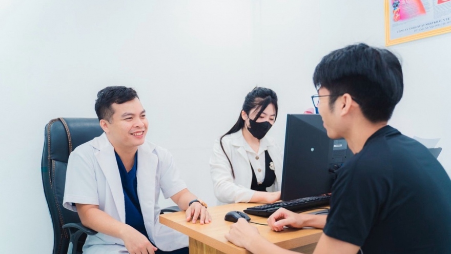 Bác sĩ Nguyễn Thanh Tùng - Người đặt dấu ấn cho phương pháp tán sỏi qua da