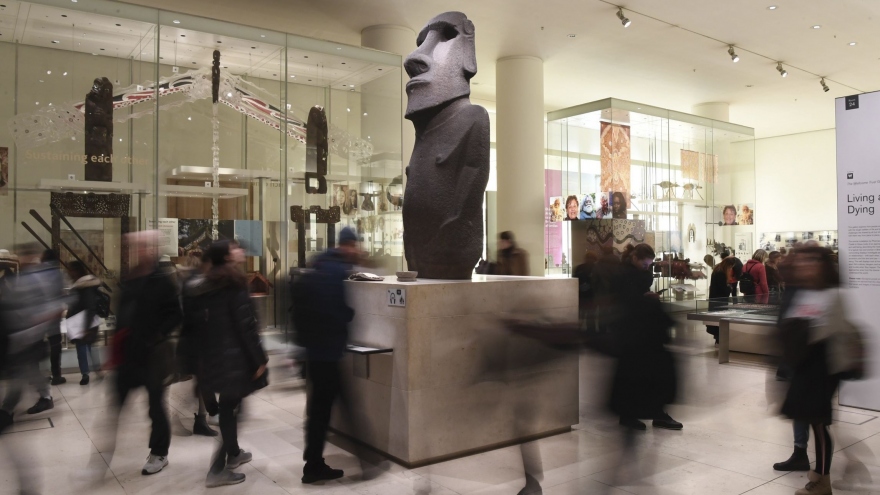 Chile yêu cầu Bảo tàng Anh trả lại bức tượng "moai"