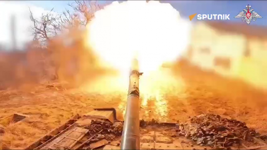 Cận cảnh T-72B3 Nga tập kích nhóm “thợ săn xe tăng” Ukraine
