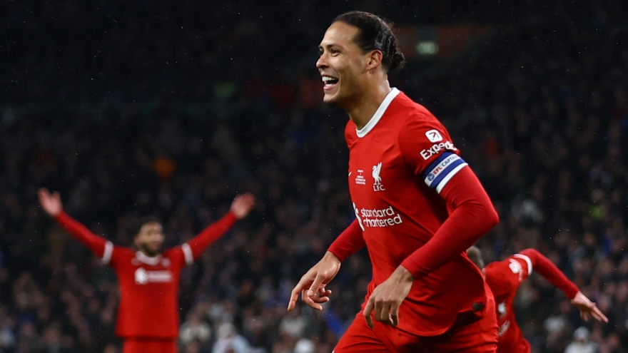 Van Dijk ghi bàn, Liverpool giành Cúp Liên Đoàn Anh sau trận thắng nghẹt thở