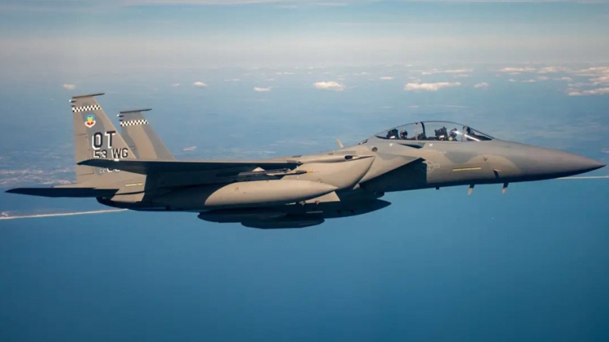 Mỹ dùng máy bay ném bom tầm xa không kích mục tiêu ở Iraq và Syria