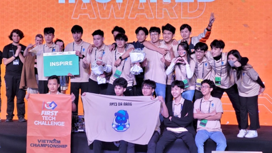 Da Nang’s students to compete at world’s FIRST robotic championship