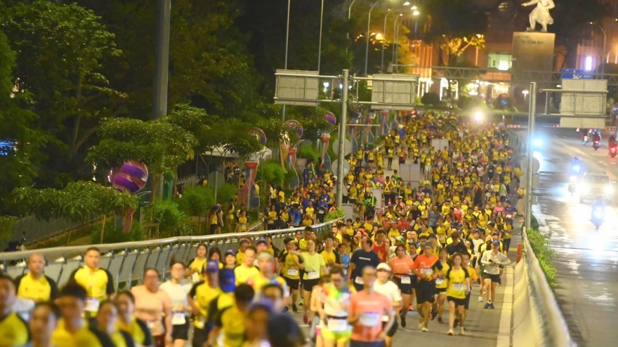 11.000 vận động viên tham gia giải marathon VPBank Ho Chi Minh City Midnight