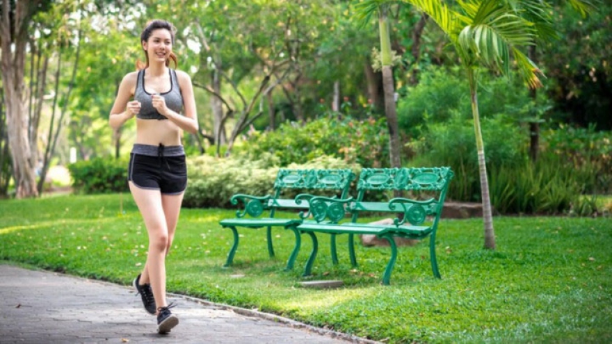 Chạy bộ vào buổi sáng hay buổi tối để giảm cân, giữ dáng hiệu quả?