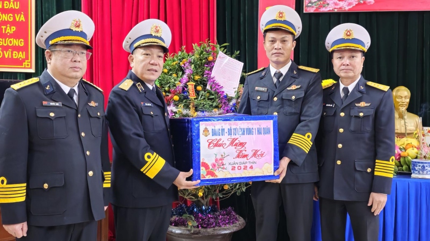 "Đất liền hãy yên tâm đón Tết, có chúng tôi bảo vệ biển đảo của Tổ quốc"