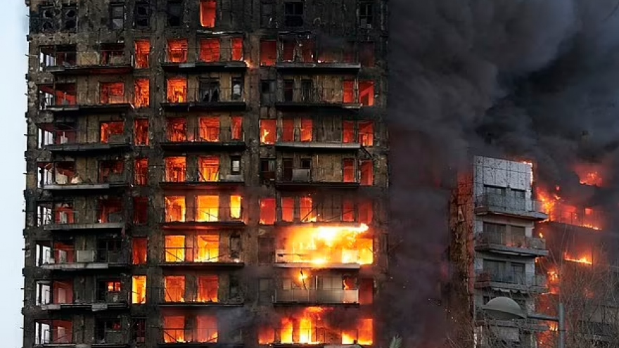 Cháy chung cư 14 tầng tại Tây Ban Nha, ít nhất 4 người thiệt mạng