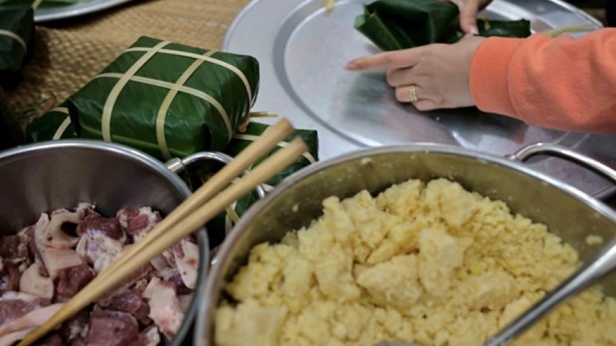 Traditional Tet food offerings to ancestors