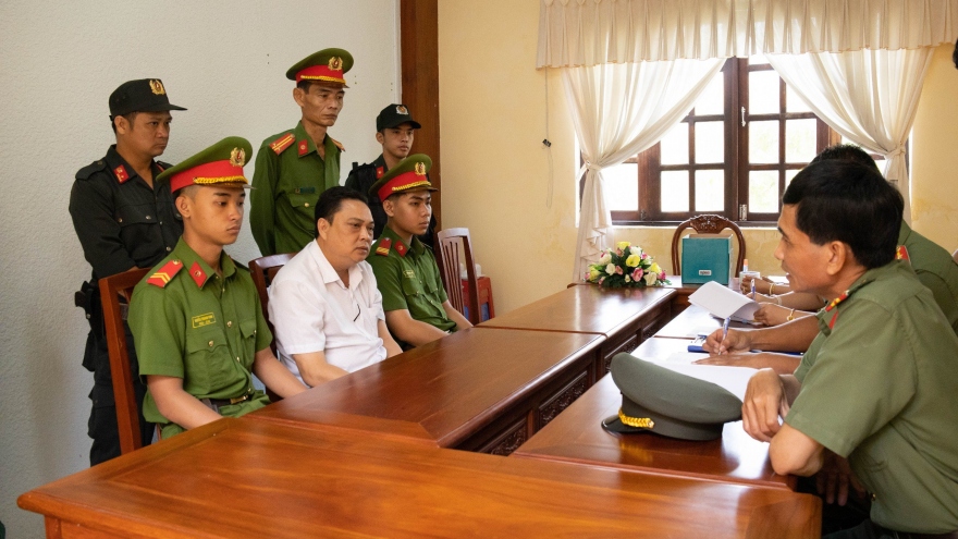 Bắt tạm giam Giám đốc Văn phòng Đăng ký đất đai tỉnh Hậu Giang