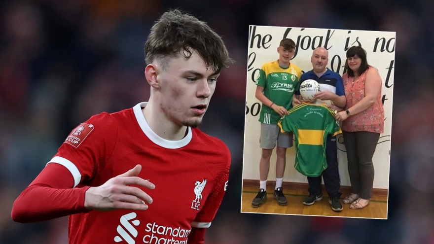 Sao trẻ Liverpool nhận tin buồn mất cha ngay trước trận đại chiến Arsenal