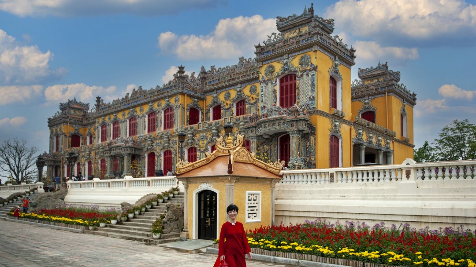 Ngắm điện Kiến Trung vừa phục dựng xong