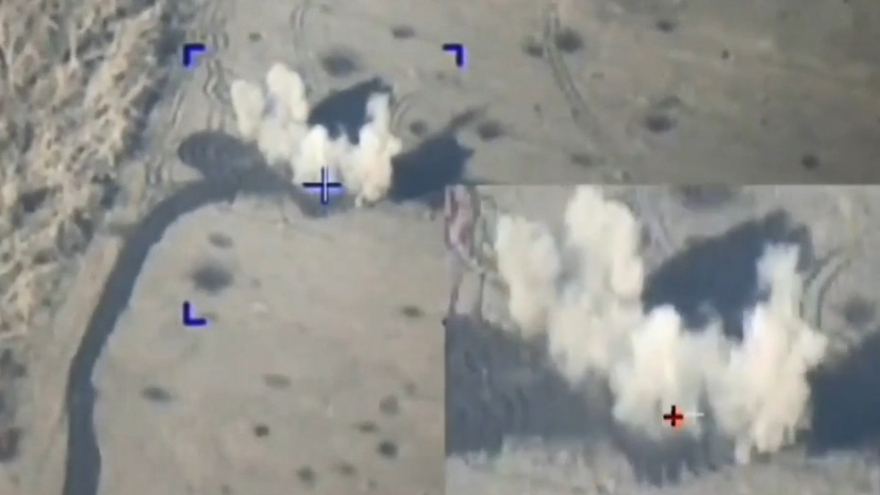 Đạn pháo dẫn đường chính xác của Nga hạ gục xe tăng Ukraine