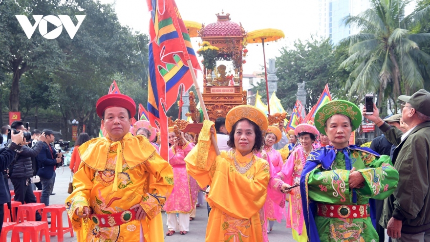 Thousands attend Dong Da festival in memory of King Quang Trung
