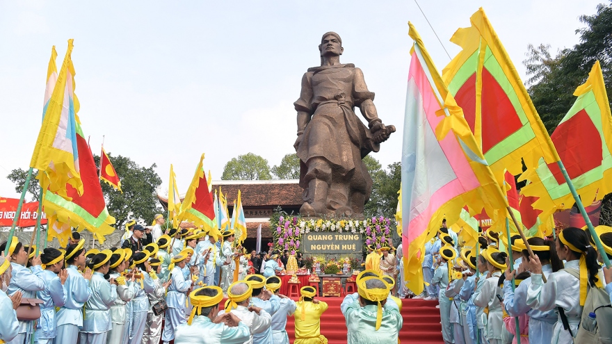 Hàng ngàn người dự lễ hội Gò Đống Đa Tết Giáp Thìn 2024