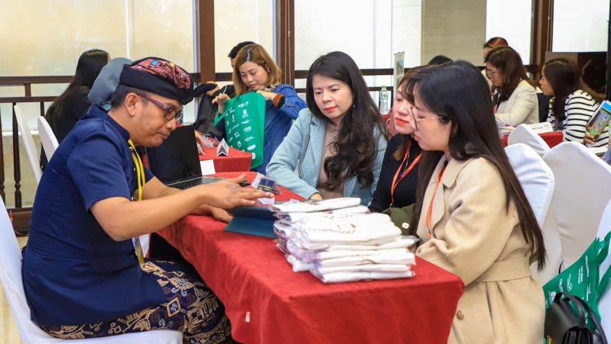 Indonesia quảng bá tour ngắm rồng Komodo tới du khách Việt