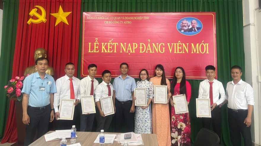 Phát triển Đảng trong doanh nghiệp FDI Bình Dương: Khó mấy cũng phải làm được