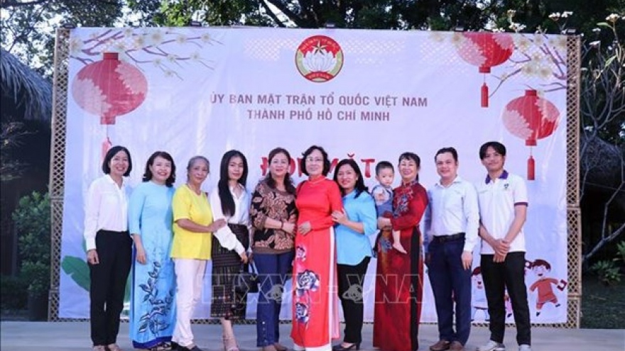 Vietnamese family initiative strengthens ties with Lao, Cambodian students