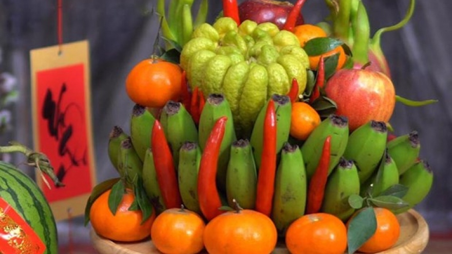 Arranging five-fruit tray during Lunar New Year celebration