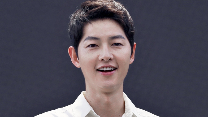 Song Joong Ki tiết lộ bí quyết tập luyện, ăn uống để trẻ đẹp "vượt thời gian"