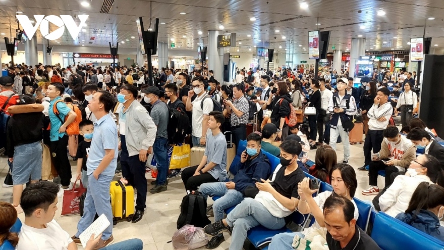 Vietnam’s largest airport sees surge in air passengers during Tet