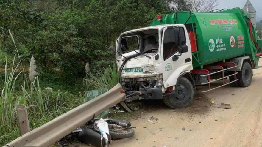 4 người trên xe máy tử vong sau va chạm trên cao tốc Nội Bài - Lào Cai