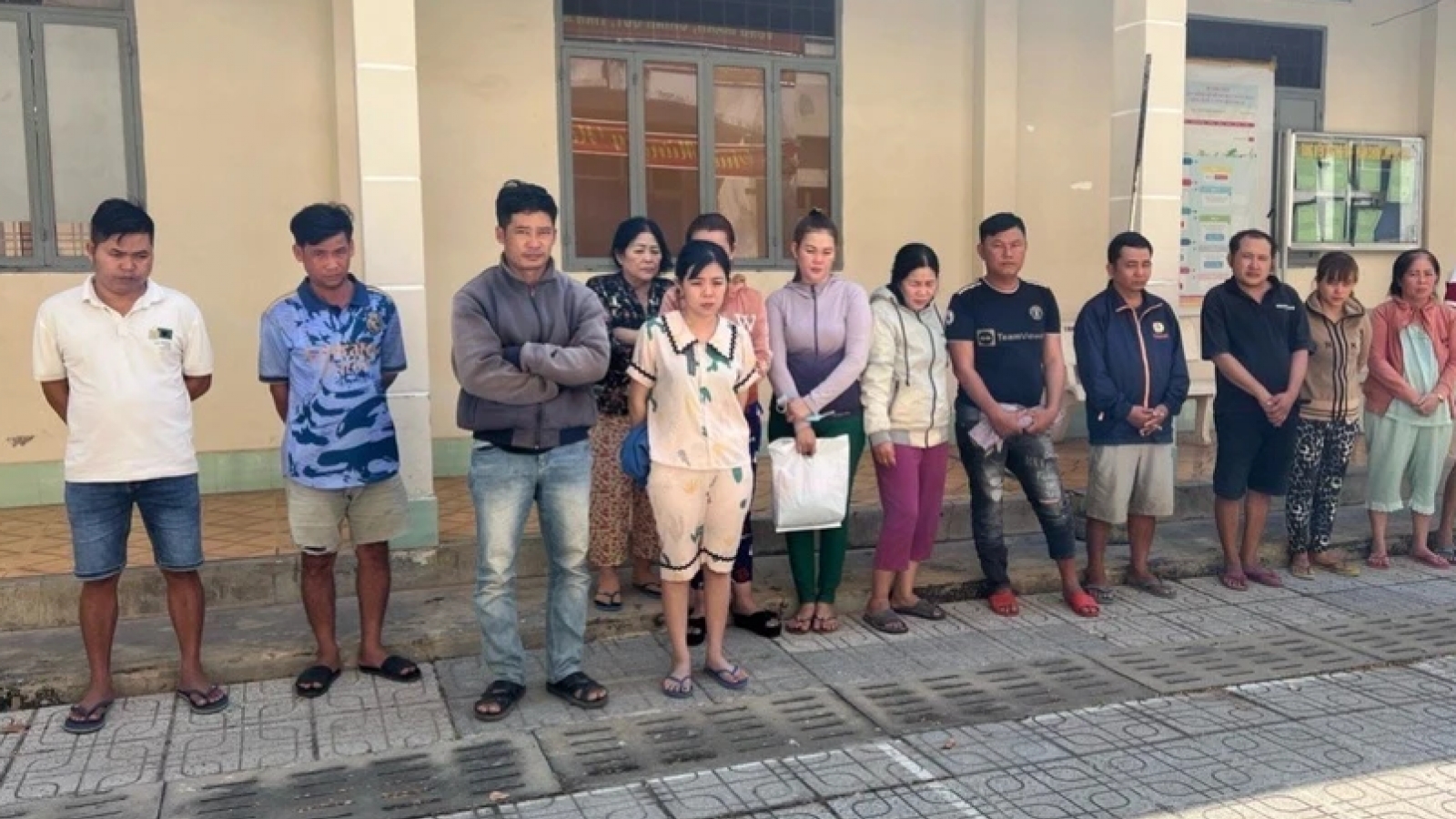 Triệt xóa tụ điểm đánh bạc quy mô lớn trong ngôi nhà bỏ hoang ở vùng biên