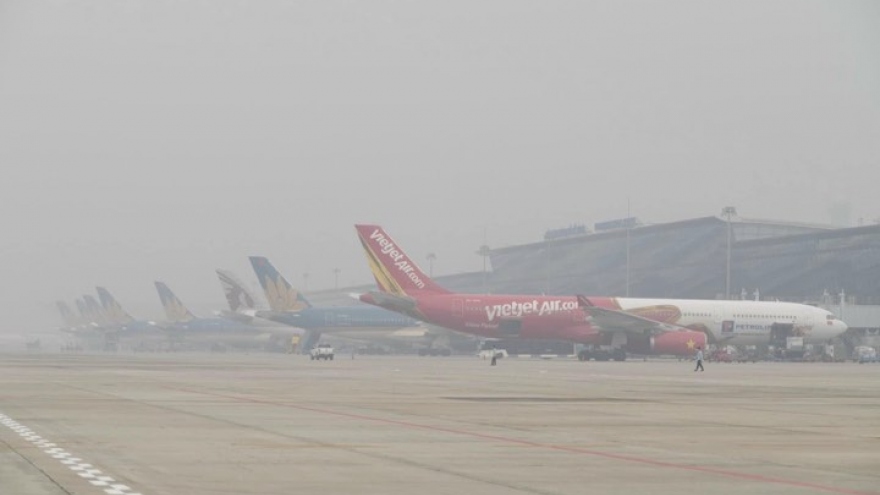 Sương mù dày đặc, nhiều chuyến bay không cất, hạ cánh được tại sân bay Nội Bài