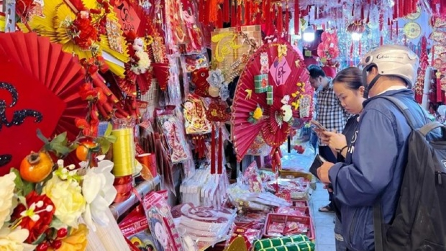 Merchants anticipate strong sales for Tet