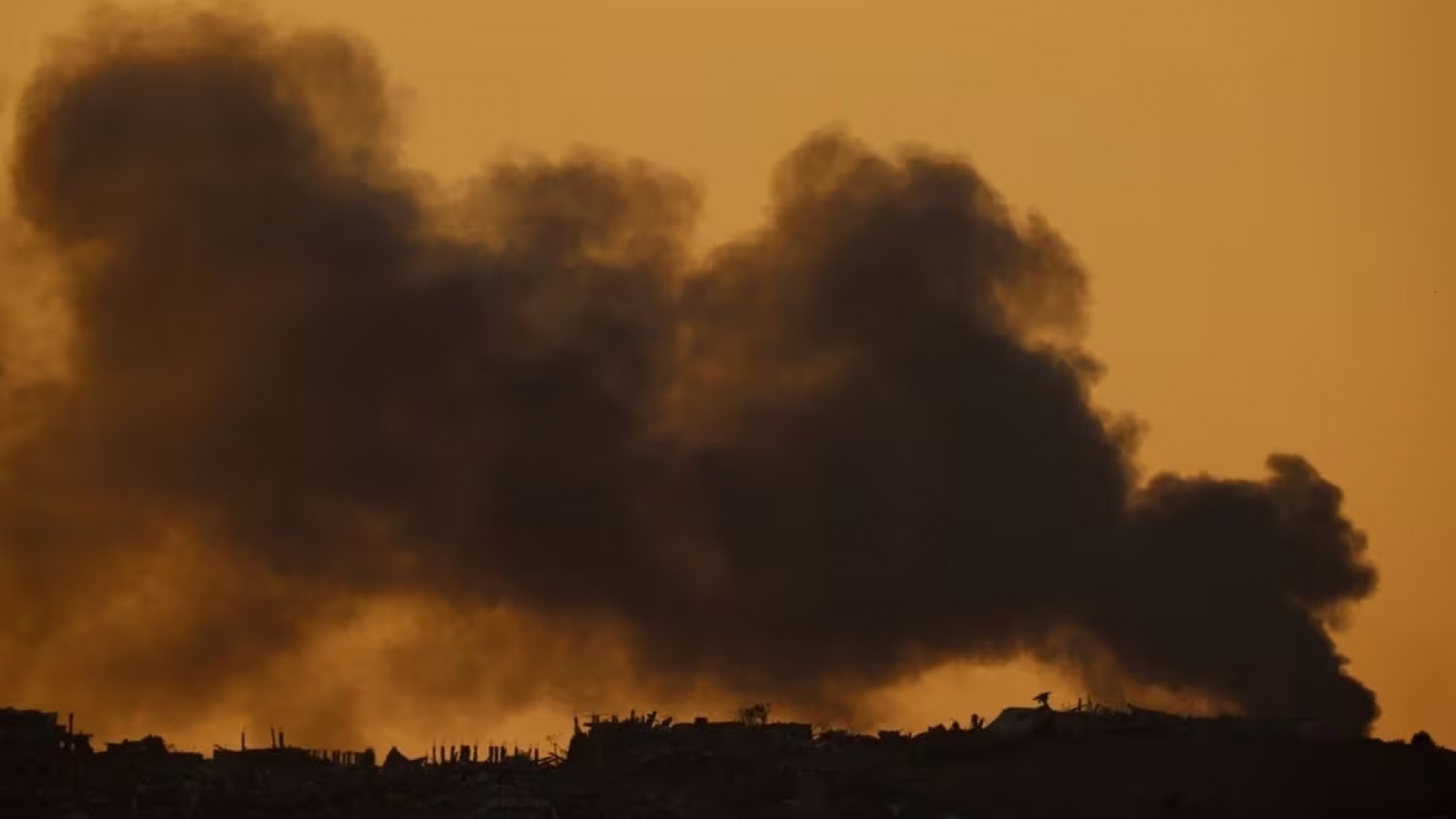 Chiến sự Trung Đông: Hezbollah tập kích tên lửa dữ dội vào Israel