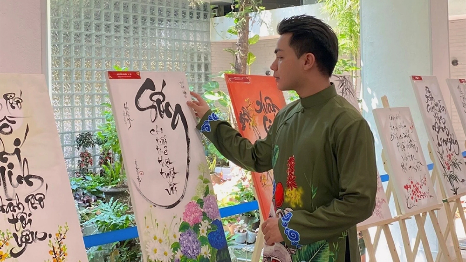 Người vẽ Tết trên phố